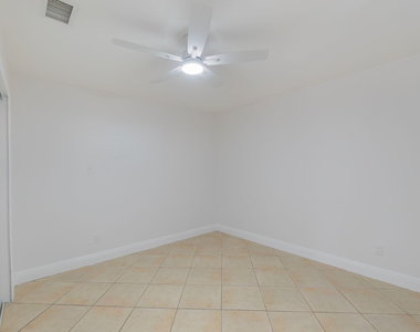 2831 N Seacrest Boulevard - Photo Thumbnail 5