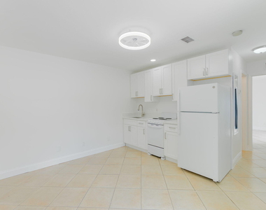 2831 N Seacrest Boulevard - Photo Thumbnail 3
