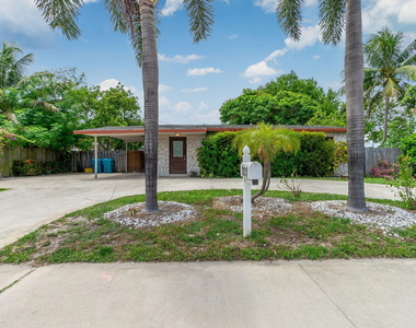 2831 N Seacrest Boulevard - Photo Thumbnail 2