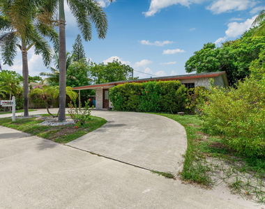 2831 N Seacrest Boulevard - Photo Thumbnail 1