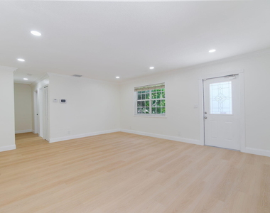 2831 N Seacrest Boulevard - Photo Thumbnail 11