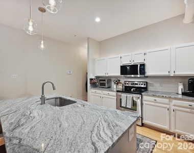 404 N Laurel Avenue - Photo Thumbnail 16
