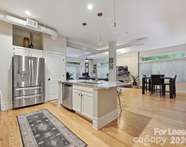 404 N Laurel Avenue - Photo Thumbnail 1