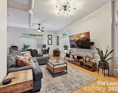 404 N Laurel Avenue - Photo Thumbnail 3
