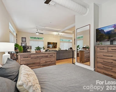 404 N Laurel Avenue - Photo Thumbnail 9