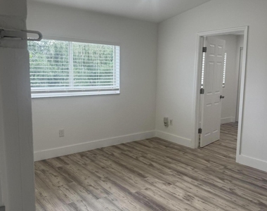3610 N 56th Avenue - Photo Thumbnail 1