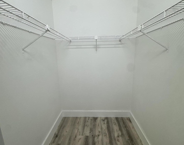 3610 N 56th Avenue - Photo Thumbnail 9