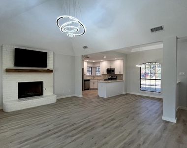 130 Hunters Glen Drive - Photo Thumbnail 4