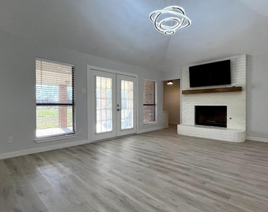 130 Hunters Glen Drive - Photo Thumbnail 7