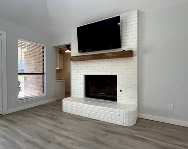 130 Hunters Glen Drive - Photo Thumbnail 6