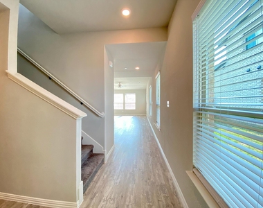 3404 Solana Circle - Photo Thumbnail 2