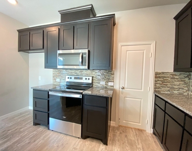 3404 Solana Circle - Photo Thumbnail 31
