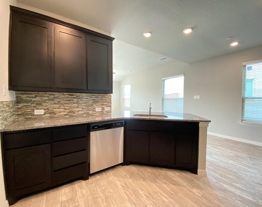 3404 Solana Circle - Photo Thumbnail 4