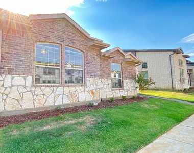 3404 Solana Circle - Photo Thumbnail 1