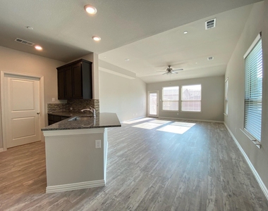 3404 Solana Circle - Photo Thumbnail 6