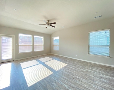 3404 Solana Circle - Photo Thumbnail 7