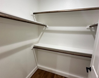 2216 Langford Street - Photo Thumbnail 10