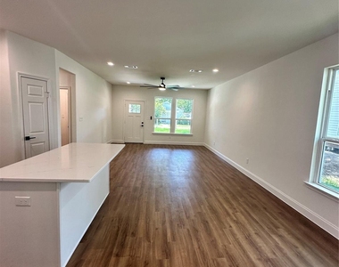 2216 Langford Street - Photo Thumbnail 5