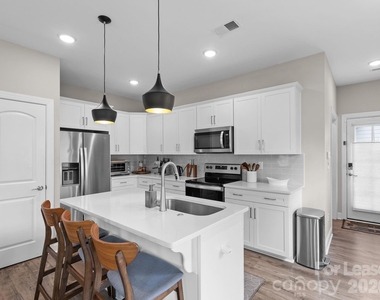 58 Walnut Springs Drive - Photo Thumbnail 12
