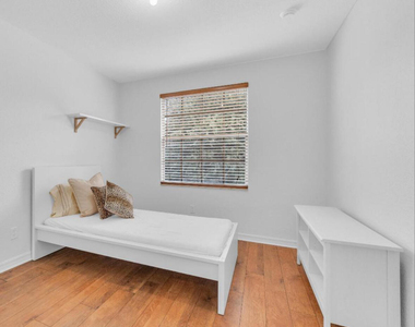 22162 Majestic Woods Way - Photo Thumbnail 14