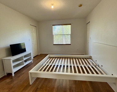 22162 Majestic Woods Way - Photo Thumbnail 10