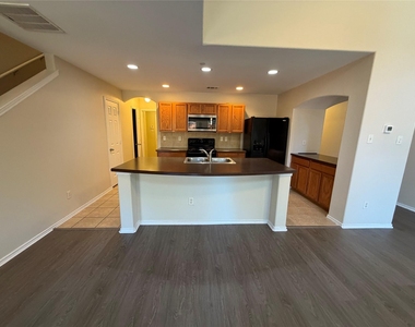 1142 Landon Lane - Photo Thumbnail 3