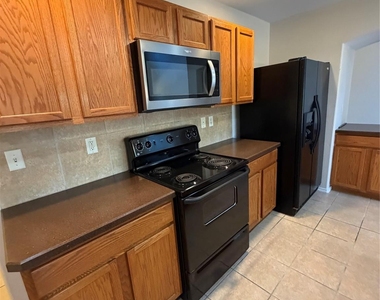 1142 Landon Lane - Photo Thumbnail 7