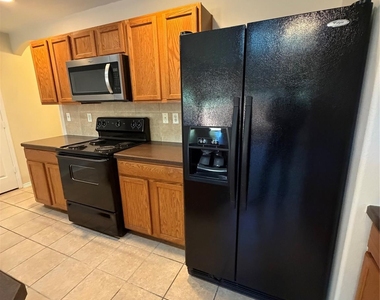 1142 Landon Lane - Photo Thumbnail 9