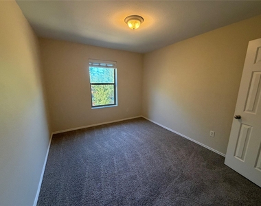 1142 Landon Lane - Photo Thumbnail 16