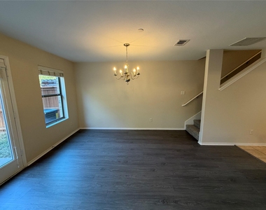 1142 Landon Lane - Photo Thumbnail 5