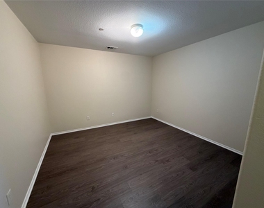 1142 Landon Lane - Photo Thumbnail 2