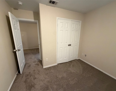 1142 Landon Lane - Photo Thumbnail 19