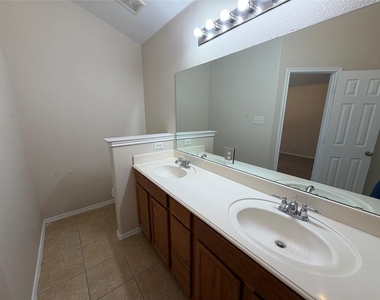 1142 Landon Lane - Photo Thumbnail 25