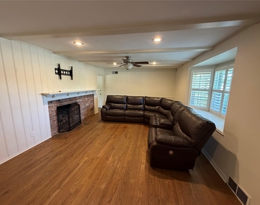 6452 E Lovers Lane - Photo Thumbnail 1