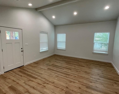 524 W Florence Street - Photo Thumbnail 1