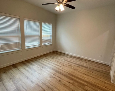 524 W Florence Street - Photo Thumbnail 6