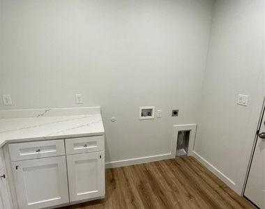 524 W Florence Street - Photo Thumbnail 14