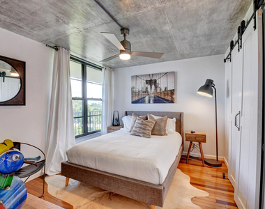 17 Royal Palm Way - Photo Thumbnail 30