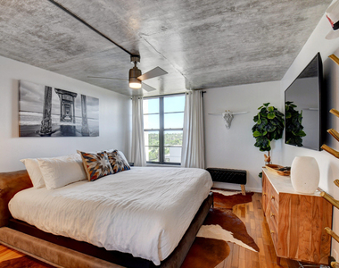 17 Royal Palm Way - Photo Thumbnail 19