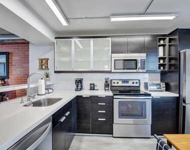 17 Royal Palm Way - Photo Thumbnail 4