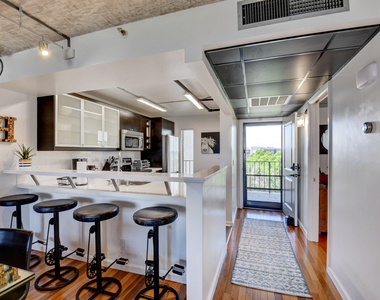 17 Royal Palm Way - Photo Thumbnail 2