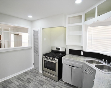 3427 Kinmore Street - Photo Thumbnail 7