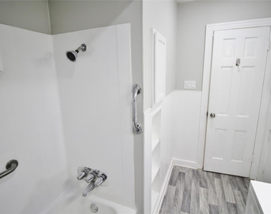 3427 Kinmore Street - Photo Thumbnail 13