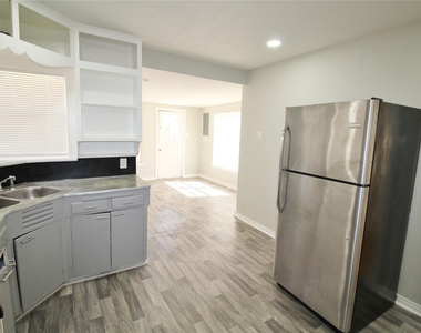 3427 Kinmore Street - Photo Thumbnail 8