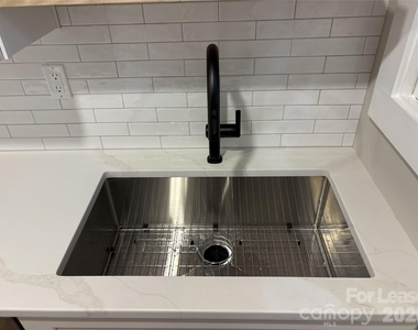 1412 Kenilworth Avenue - Photo Thumbnail 2