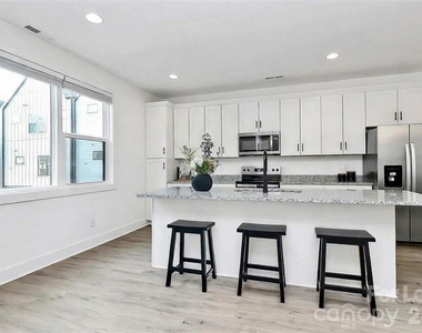 212 Nelson Avenue - Photo Thumbnail 12