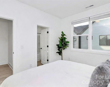 212 Nelson Avenue - Photo Thumbnail 2