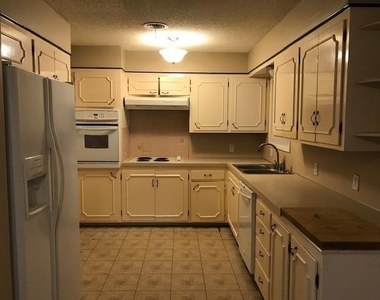 5234 Burbank Drive - Photo Thumbnail 5