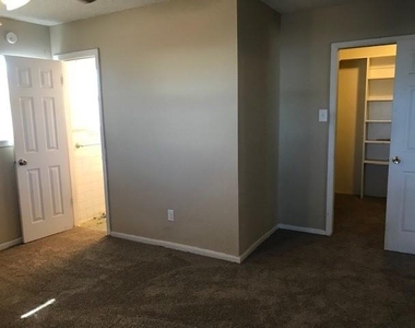 5234 Burbank Drive - Photo Thumbnail 9