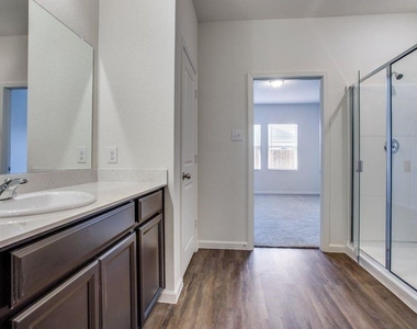 304 Briar Cove - Photo Thumbnail 7